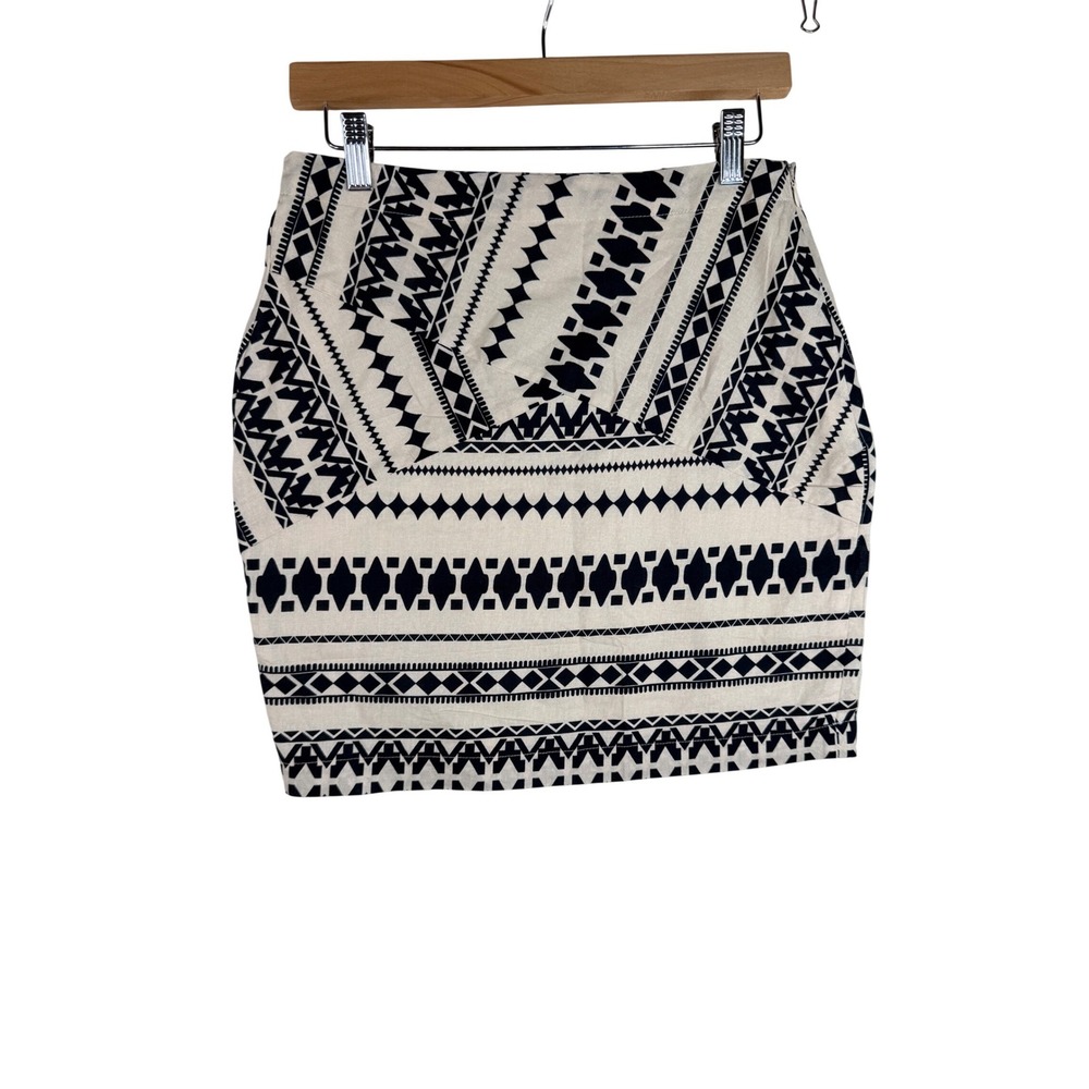 New J.O.A. Los Angeles‎ Geometric Print Mini Skirt size Medium Black/Cream